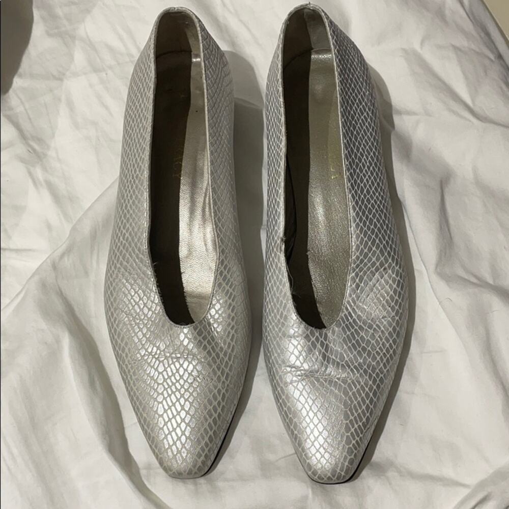 Ellen Tracy 8 pearl white leather guc